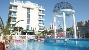 Seasonal outdoor pool, pool umbrellas