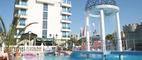 Seasonal outdoor pool, pool umbrellas