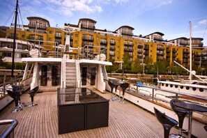 Property grounds - Absolute Pleasure Yacht (London)