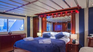 1 bedroom, premium bedding, in-room safe - Absolute Pleasure Yacht (London)