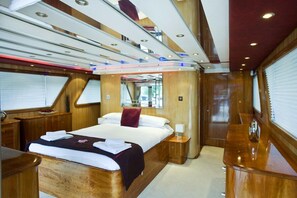 1 bedroom, premium bedding, in-room safe, iron/ironing board - Absolute Pleasure Yacht (London)