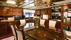 Yacht | Private kitchenette | Coffee/tea maker, fridge, microwave, electric kettle - Absolute Pleasure Yacht (London)