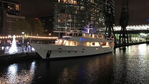 Front of property - evening/night - Absolute Pleasure Yacht (London)