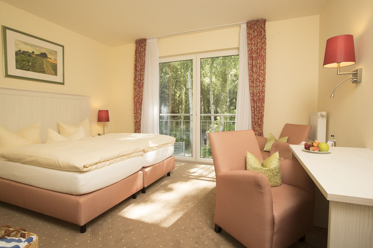 single room | 1 bedroom, in-room safe, desk, soundproofing