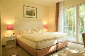 In-room safe, desk, soundproofing, cribs/infant beds