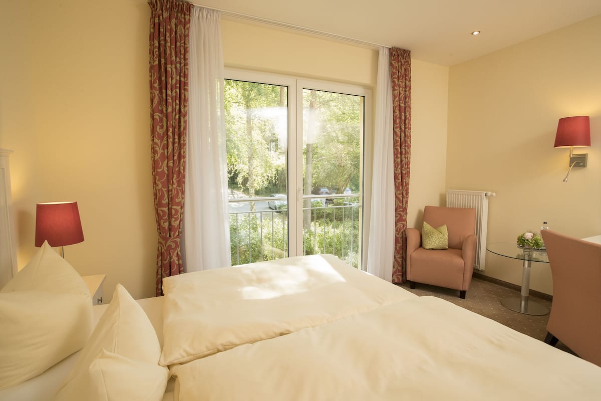 1 bedroom, in-room safe, desk, soundproofing