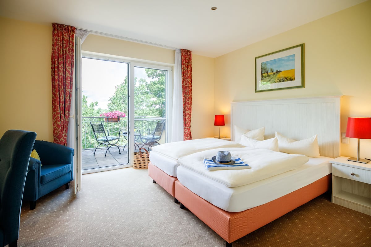 double room, balcony, lakeside | 1 bedroom, in-room safe, desk, soundproofing