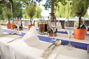 Outdoor dining - Strandhaus am Inselsee (Guestrow)