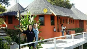ด้านหน้าที่พัก