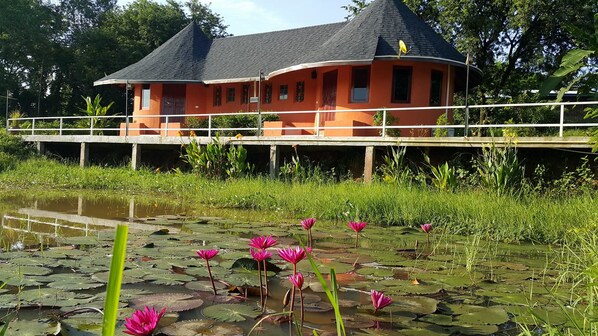 Property grounds - Khemmarat Baandin Resort (Khemarat)