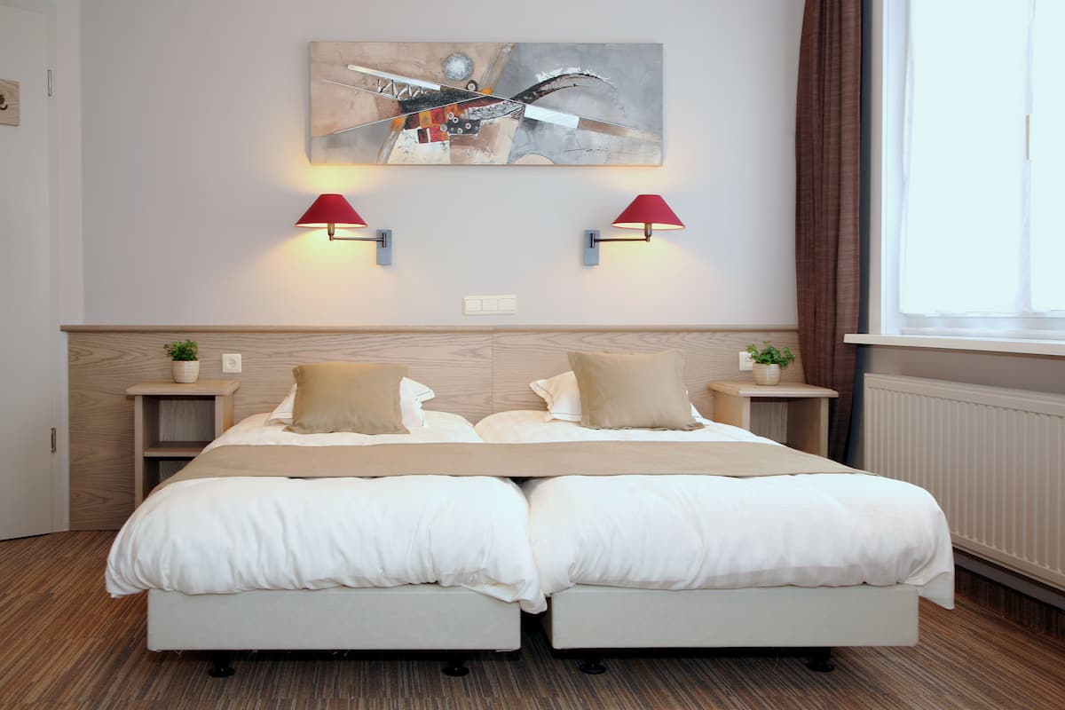 1 bedroom, premium bedding, in-room safe, desk