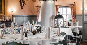2 restaurants, lunch, dinner served; local and international cuisine - Der Linslerhof - Hotel, Restaurant, Events & Natur (Ueberherrn)