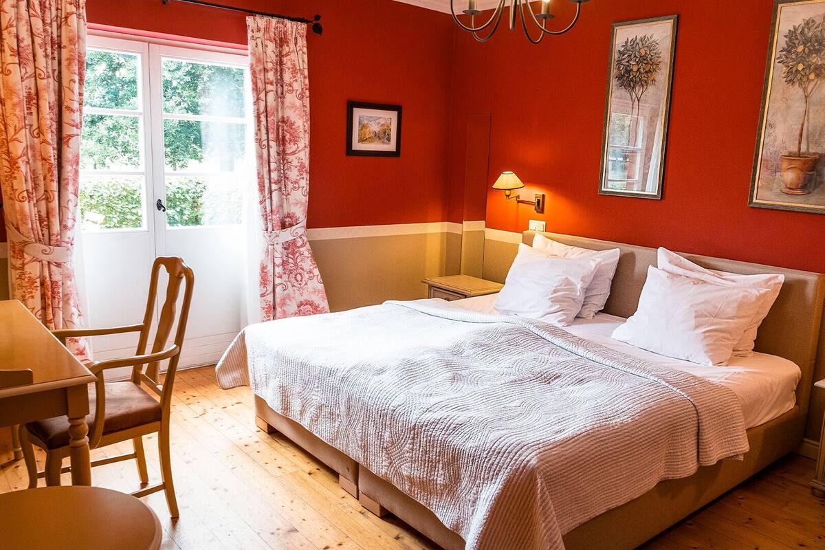 Comfort Double Room, Non Smoking | In-room safe, desk, rollaway beds (surcharge), WiFi (free)