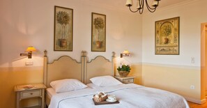 Standard Double Room | Minibar, in-room safe, desk, rollaway beds - Der Linslerhof - Hotel, Restaurant, Events & Natur (Ueberherrn)