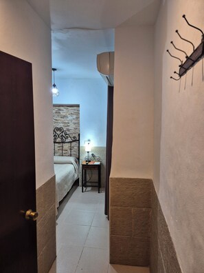 Single Room, Private Bathroom | Free WiFi, bed sheets - Pensión Javier (Seville)