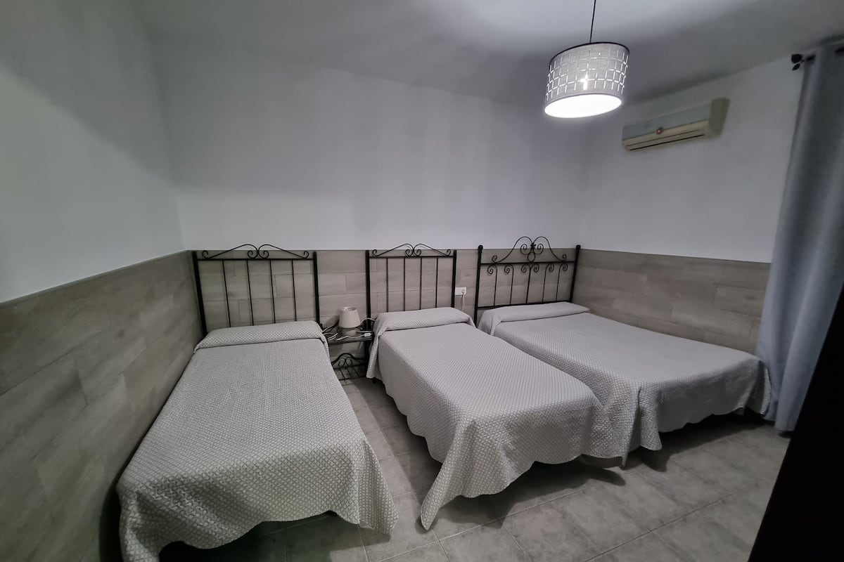 Quadrupla familiare, letti multipli, bagno condiviso | Wi-Fi gratuito, lenzuola