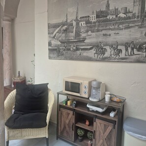 Télévision à écran plat de 24 pouces avec chaînes numériques, télévision