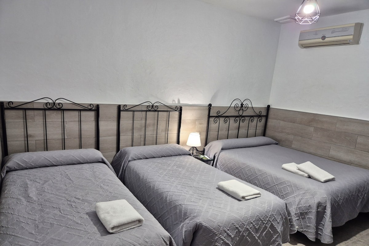 Quadrupla familiare, letti multipli, bagno condiviso | Wi-Fi gratuito, lenzuola