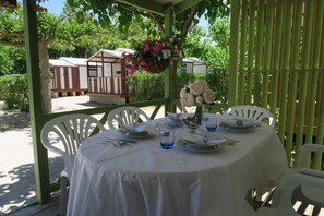 Bangalô família, 2 quartos, banheiro privativo | Terraço/pátio