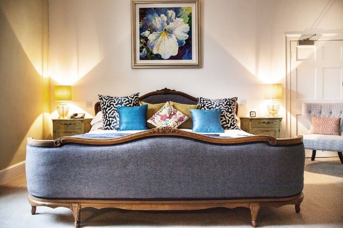 Tweepersoonskamer (Simmonds) | Luxe beddengoed, pillowtop-bedden, een bureau, verduisterende gordijnen