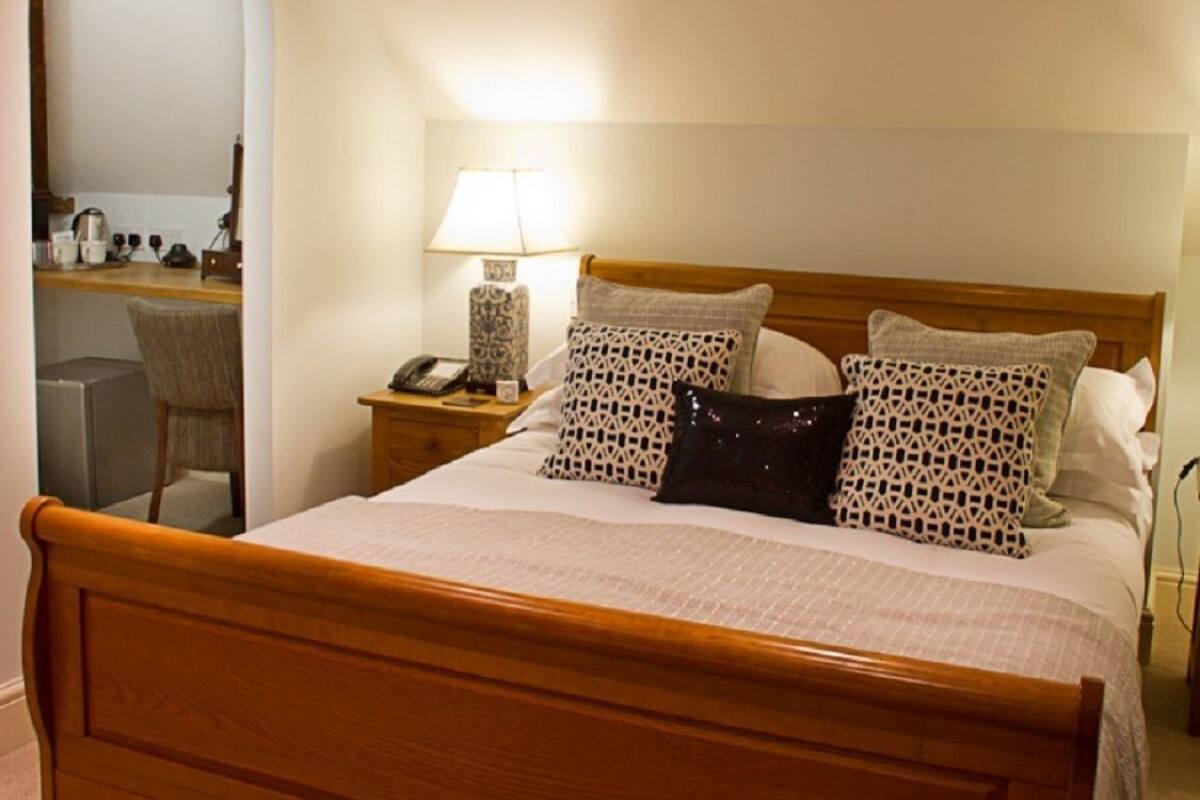 Tweepersoonskamer (Peake) | Luxe beddengoed, pillowtop-bedden, een bureau, verduisterende gordijnen