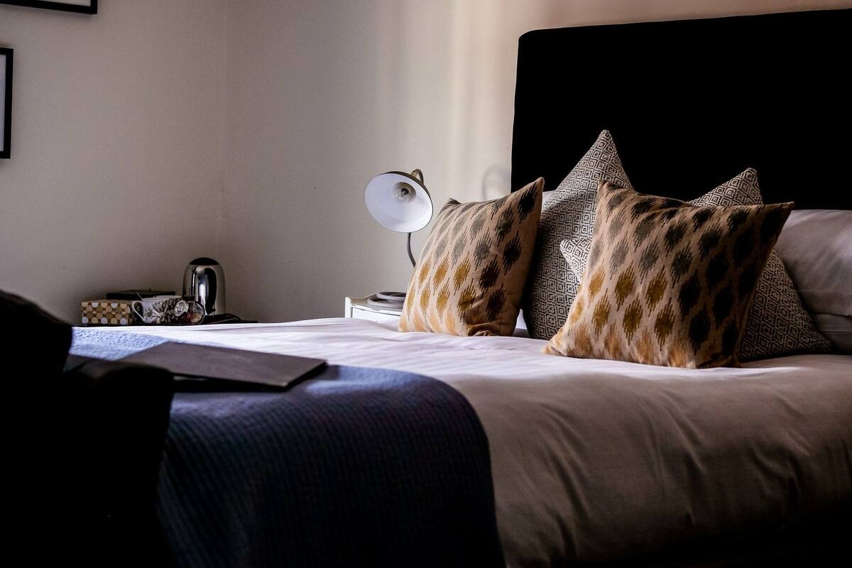 Tweepersoonskamer (Coyney) | Luxe beddengoed, pillowtop-bedden, een bureau, verduisterende gordijnen