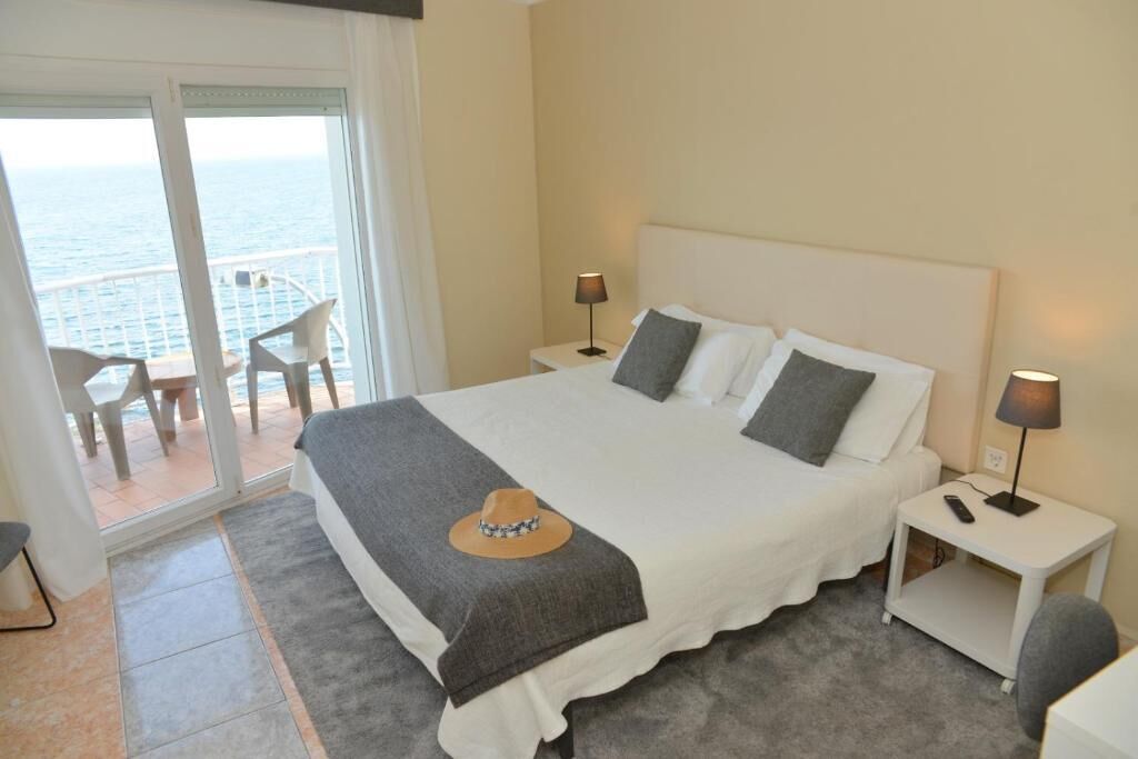superior double room, sea view | 1 bedroom, minibar, in-room safe, desk