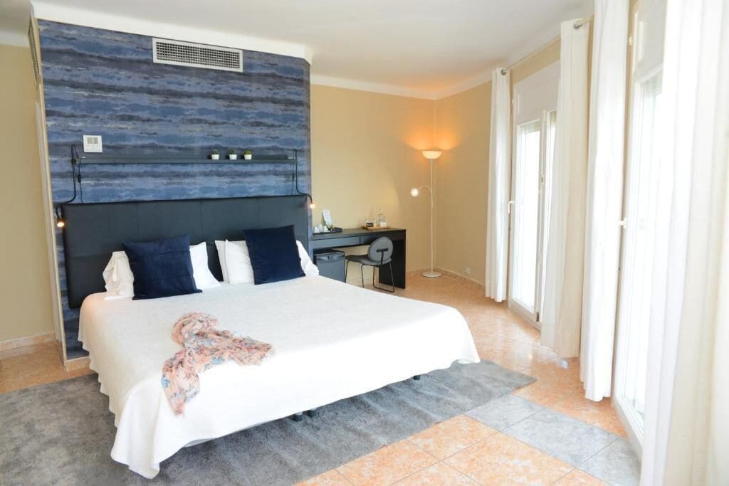 premium double room | 1 bedroom, minibar, in-room safe, desk