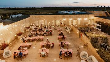 2 restaurants, breakfast, lunch, dinner served; local cuisine