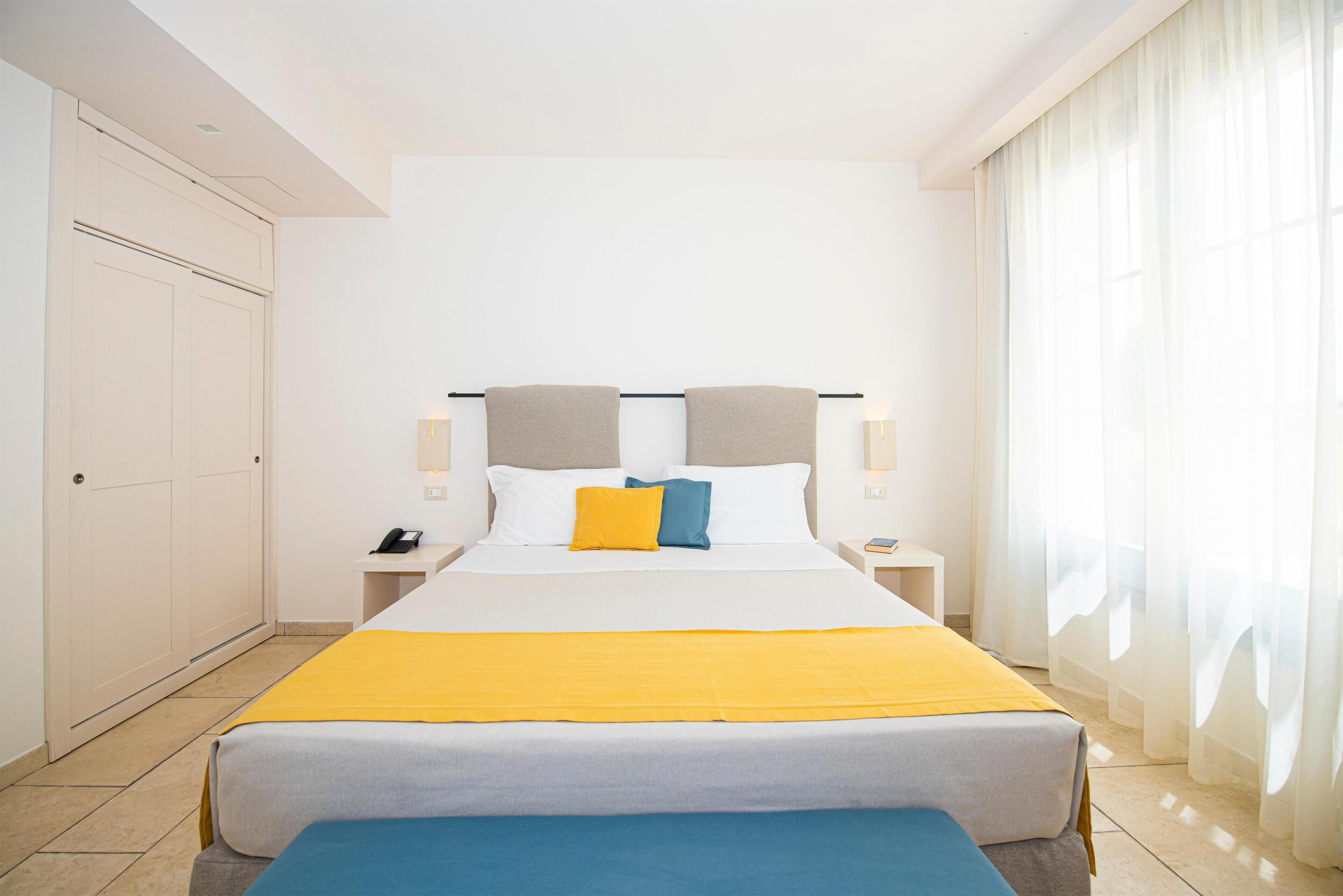 Suite | Een minibar, een kluis op de kamer, een bureau, gratis babybedden