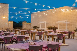 2 restaurants, breakfast, lunch, dinner served; local cuisine 