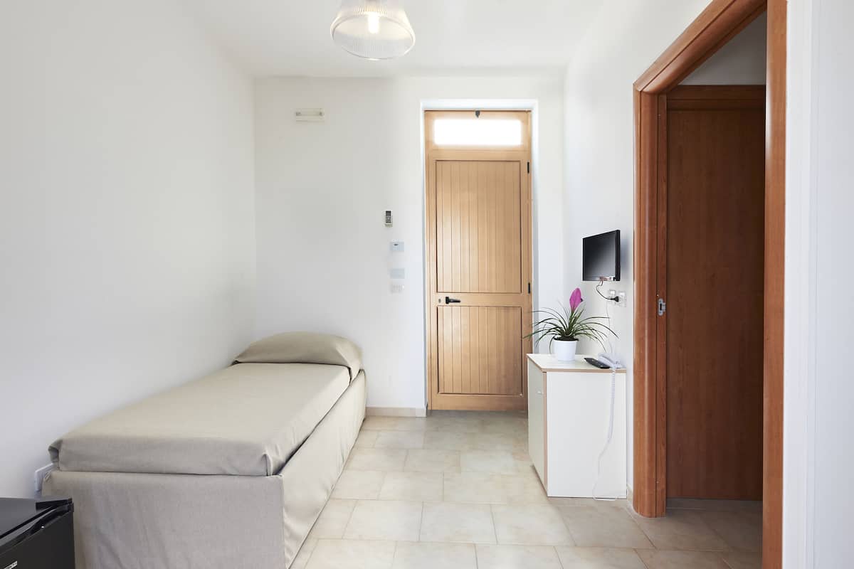 Minibar, in-room safe, desk, bed sheets