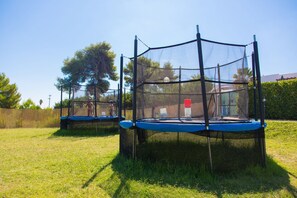 Unclassified image, 2 of 40, button