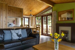 Flat-screen TV, DVD player - Linnhe Lochside Holidays (Fort William)