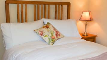 Single Room with Shower | Desk, iron/ironing board, free WiFi, bed sheets