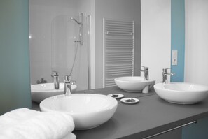 Bathroom sink - Les Demeures de Valette (Azay-le-Brule)