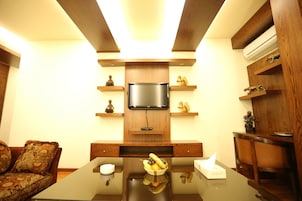 Royal Suite | Living area | Flat-screen TV
