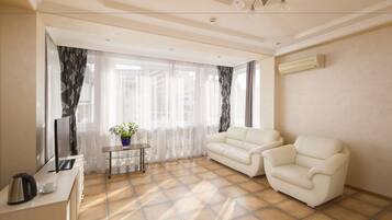 Superior Suite, 1 Bedroom | In-room safe, soundproofing, iron/ironing board, free WiFi