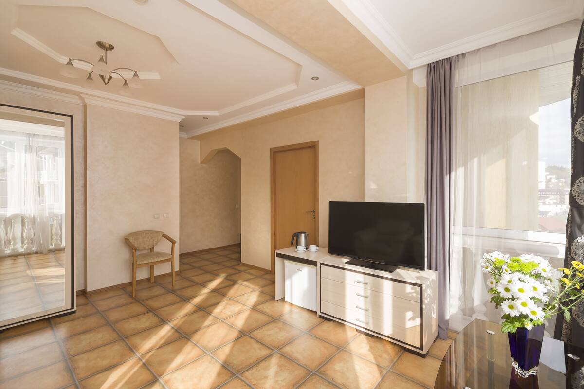 In-room safe, soundproofing, iron/ironing board, free WiFi