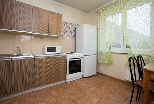 Apartment | Eigene Küche | Kühlschrank, Mikrowelle, Herdplatte, Wasserkocher mit Kaffee-/Teezubehör