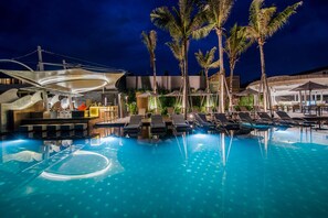 Poolside bar