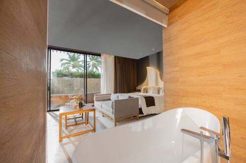 Private Pool Villa with Sea View | Hochwertige Bettwaren, Minibar, Zimmersafe, Schreibtisch