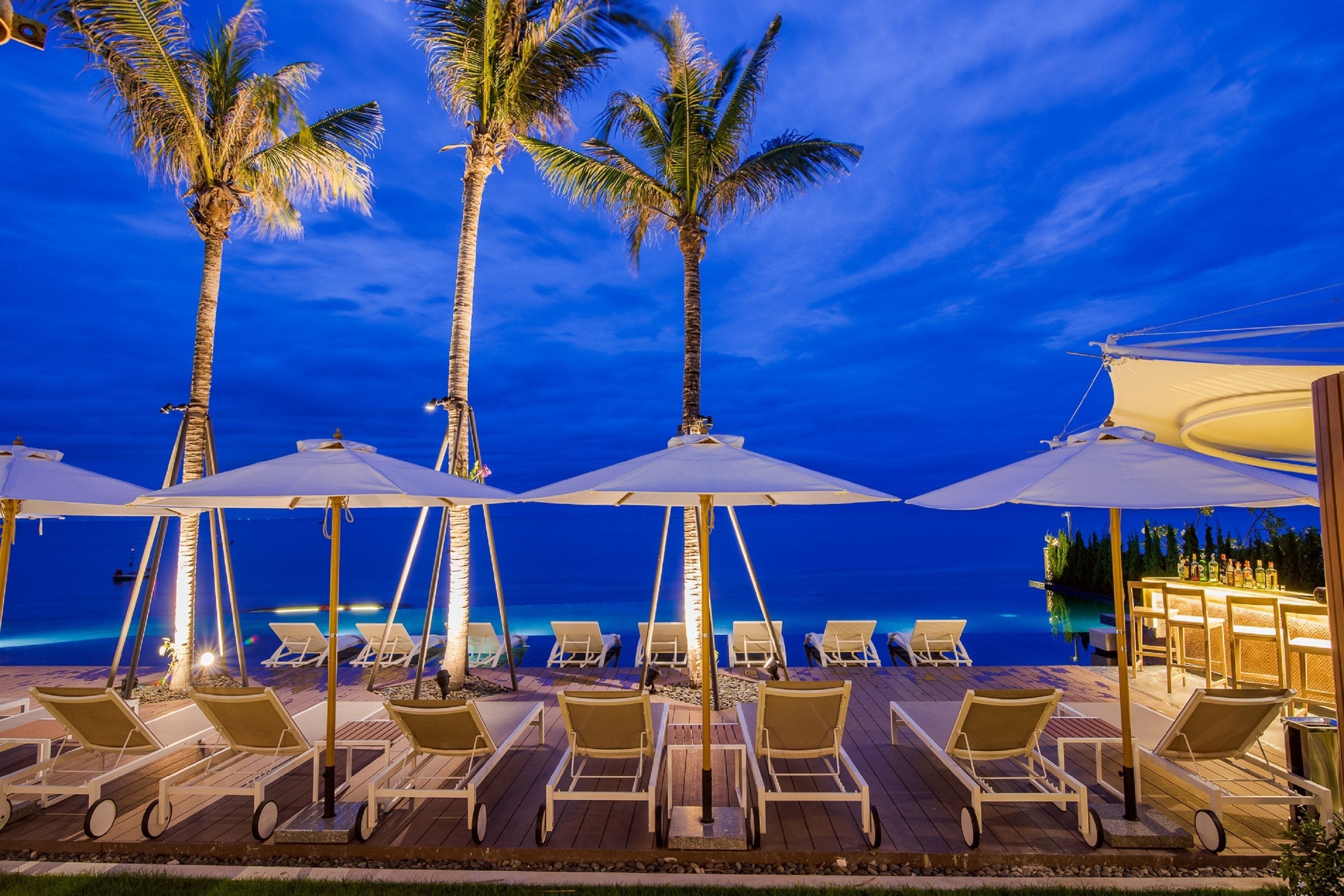 屋外プール、サンラウンジャー