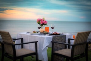 아침 식사, 점심 식사, 저녁 식사 제공, 현지 및 세계 요리, 해변 전망