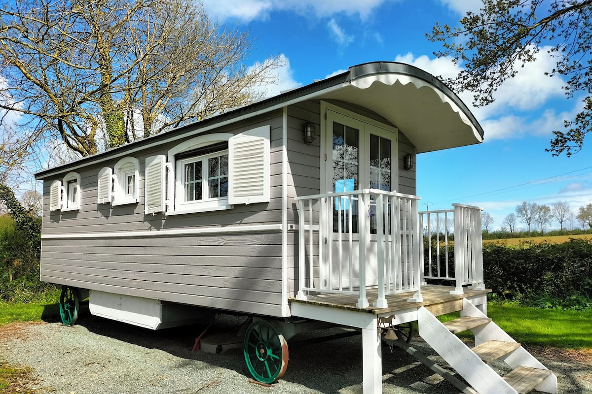 Chalet (Roulotte) | Literie de qualité, décor unique, ameublement unique