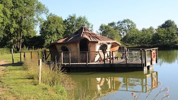 Cabane (Flottante) | Literie de qualité supérieure, décoration personnalisée