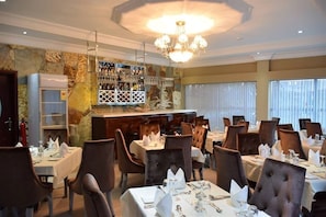 Breakfast, lunch and dinner served