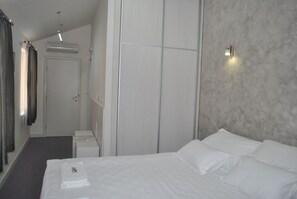 Minibar, soundproofing, free WiFi, bed sheets - Villa Marija M L (Belgrade)