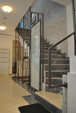A modern staircase with a metal railing and marble steps. - Villa Marija M L (Belgrade)