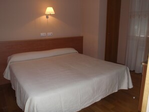 Double or Twin Room | Desk, free cribs/infant beds, free WiFi